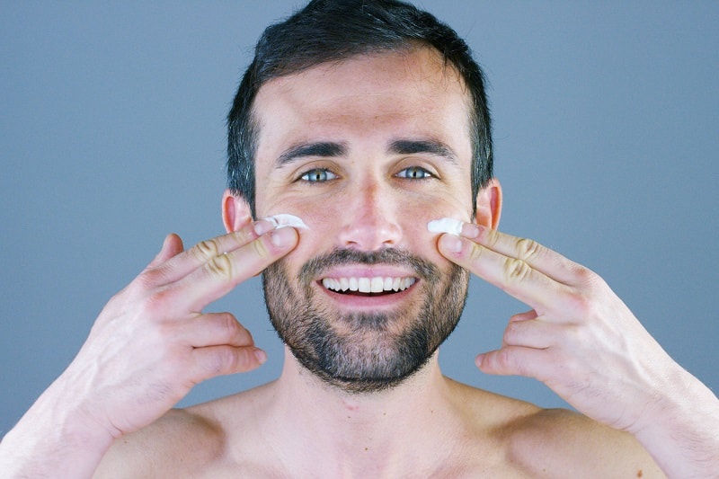 How Can Men Get Younger Looking Skin With Anti-Aging Products